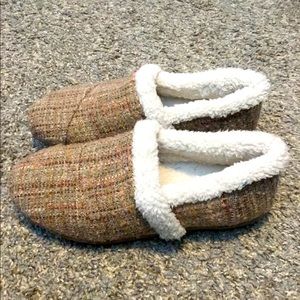 TOMS slippers. Size 9. Pink tweed